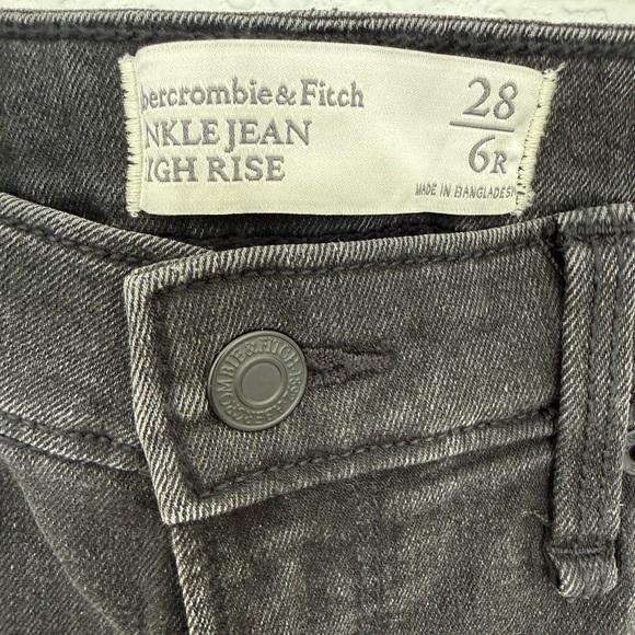 Abercrombie & Fitch High Rise Ankle Jeans Star Embroidered Black Denim 28 - Picture 7 of 7